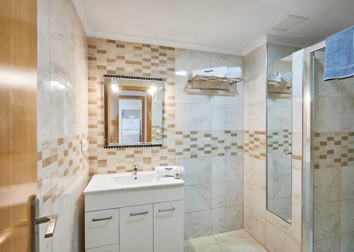 Naufragos - By Welcomely *