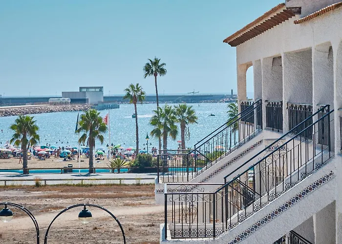 Naufragos - By Welcomely Lägenhet